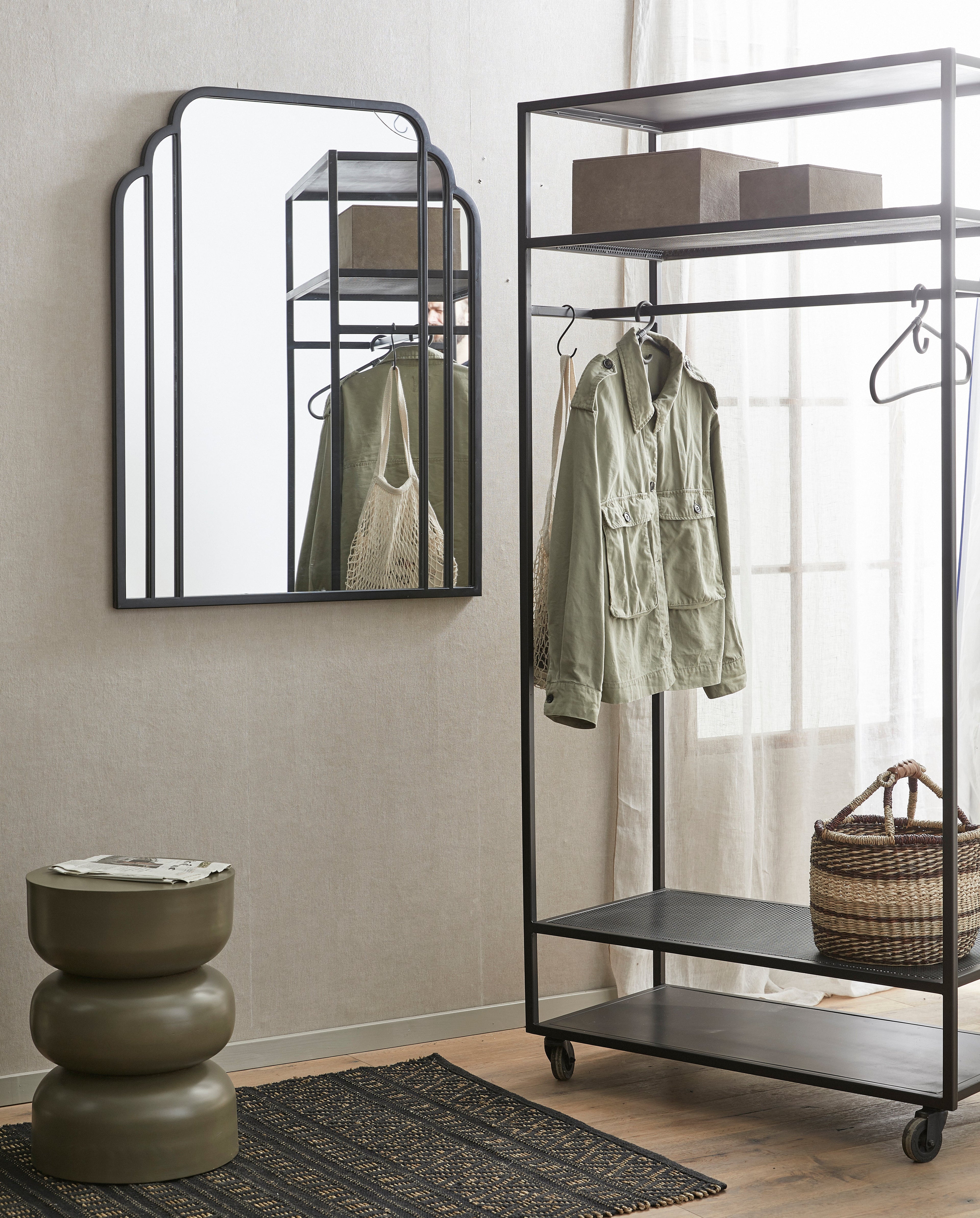 ALTA vaatekaappiteline rautaa pyörillä - 190x93 cm - musta