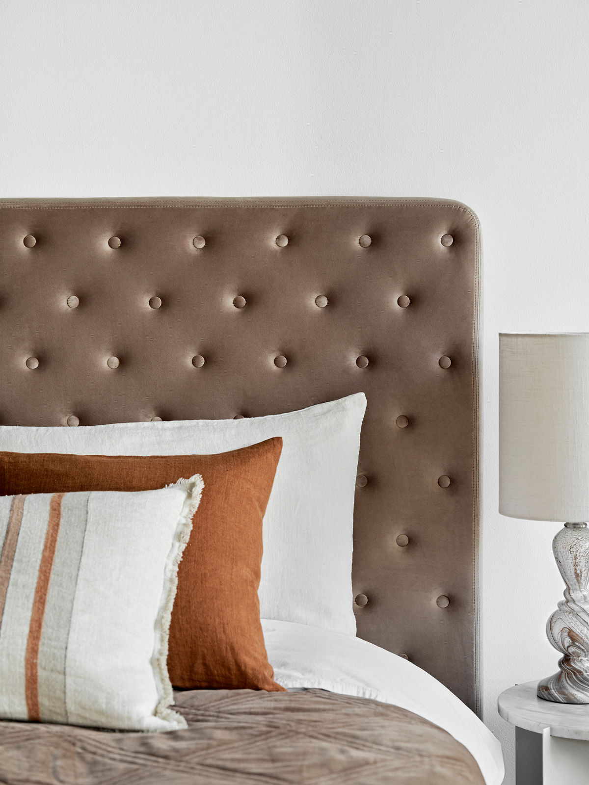 Cozy Living Christine Glass Lamppu - TAUPE SWIRL w. Gertrud Ivory -sävy