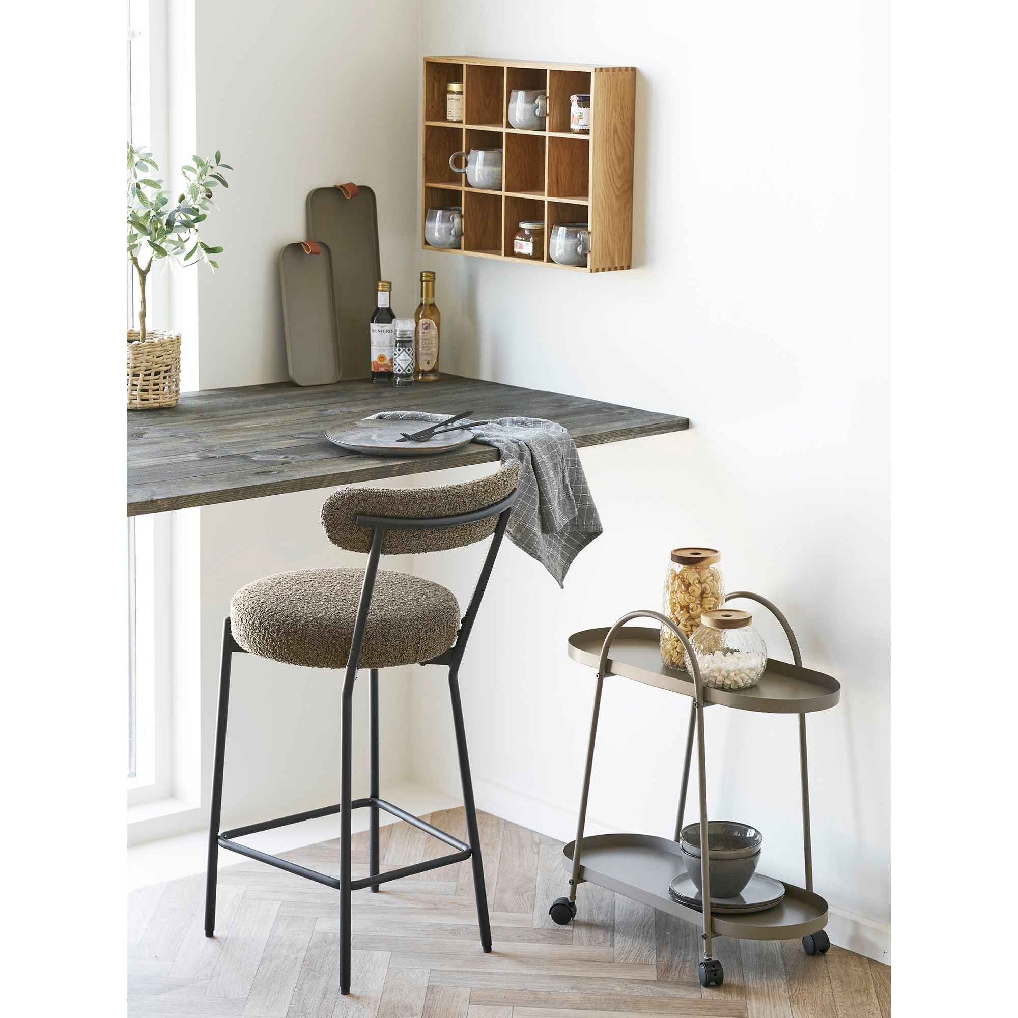 Badalona Counter -tuoli - Coune, Bouklé, Brown, Mustat jalat HN1064