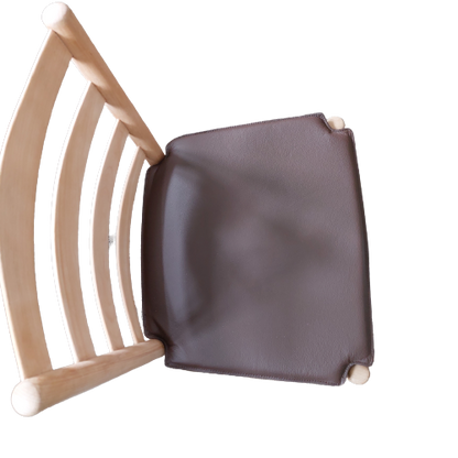 Tyyny Kåre Klintin kirkon tuoliin ilman käsinojaa BM400 tummanruskeaa nahkaa