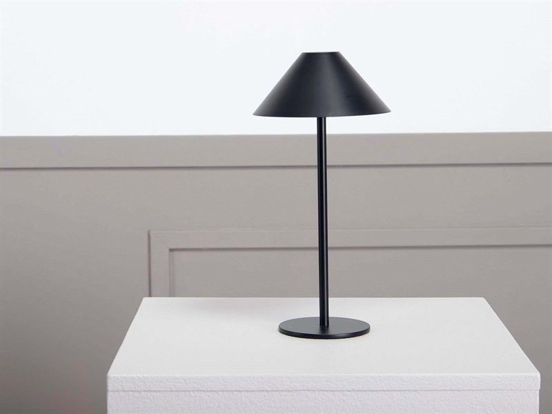 ERA -LAMPU, MUSTA