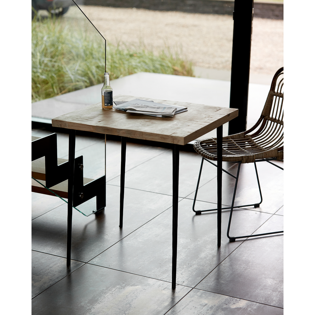 Pöytä, HDSLAATTY, rauta