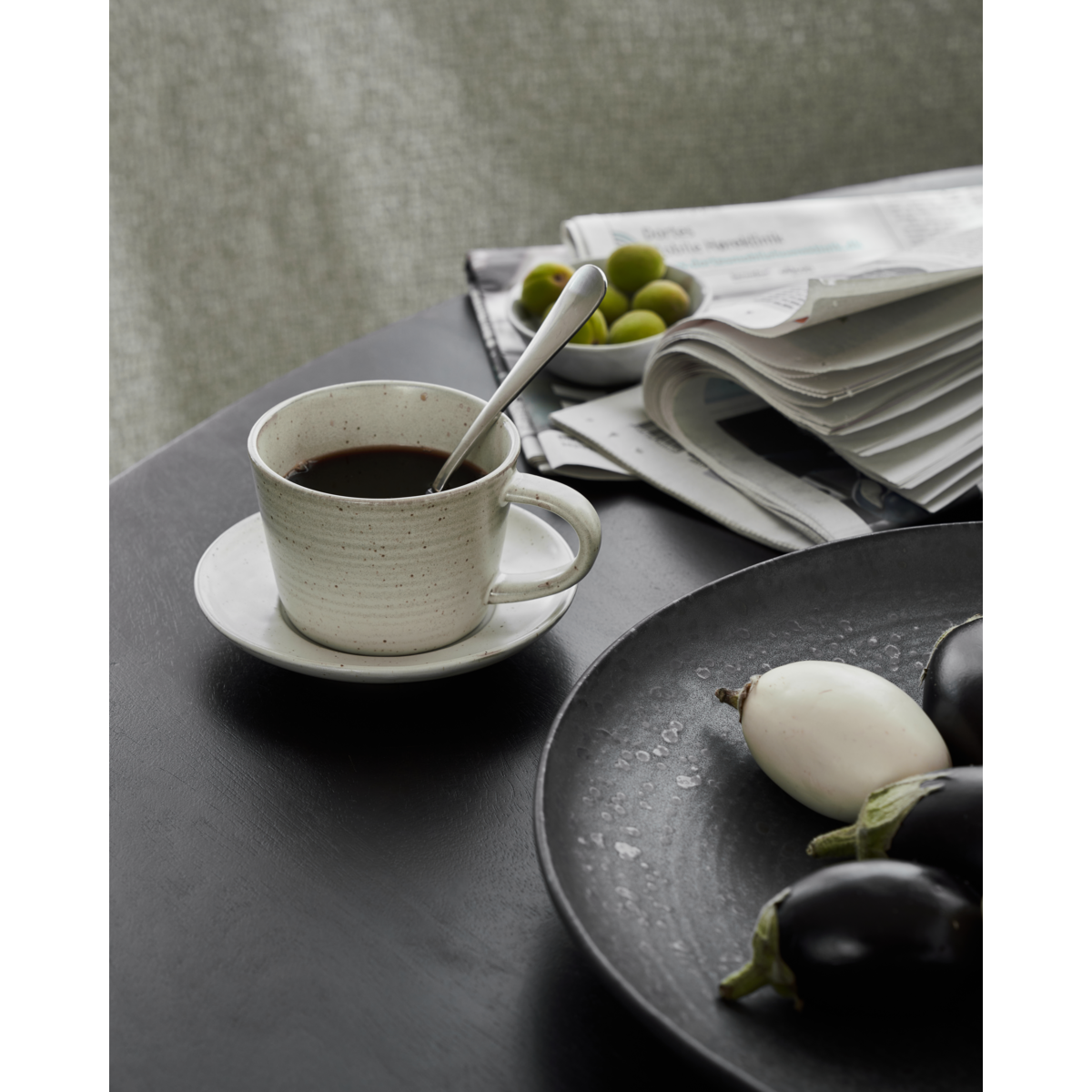 Kuppi lautasella, HDPON, harmaa; valkoinen