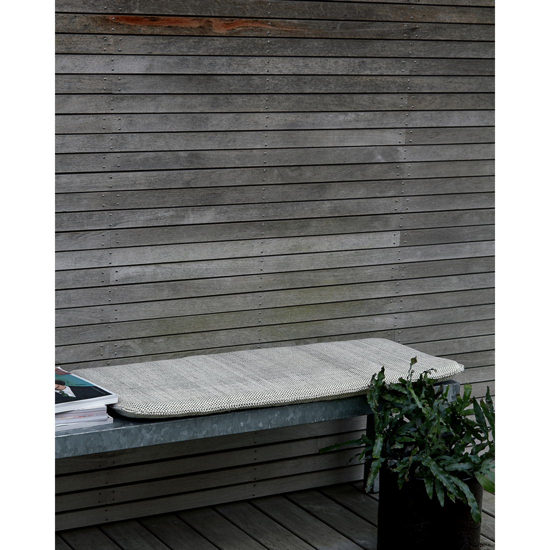 Istuen tyyny täyteaineella, HDCUUN, musta; valkoinen