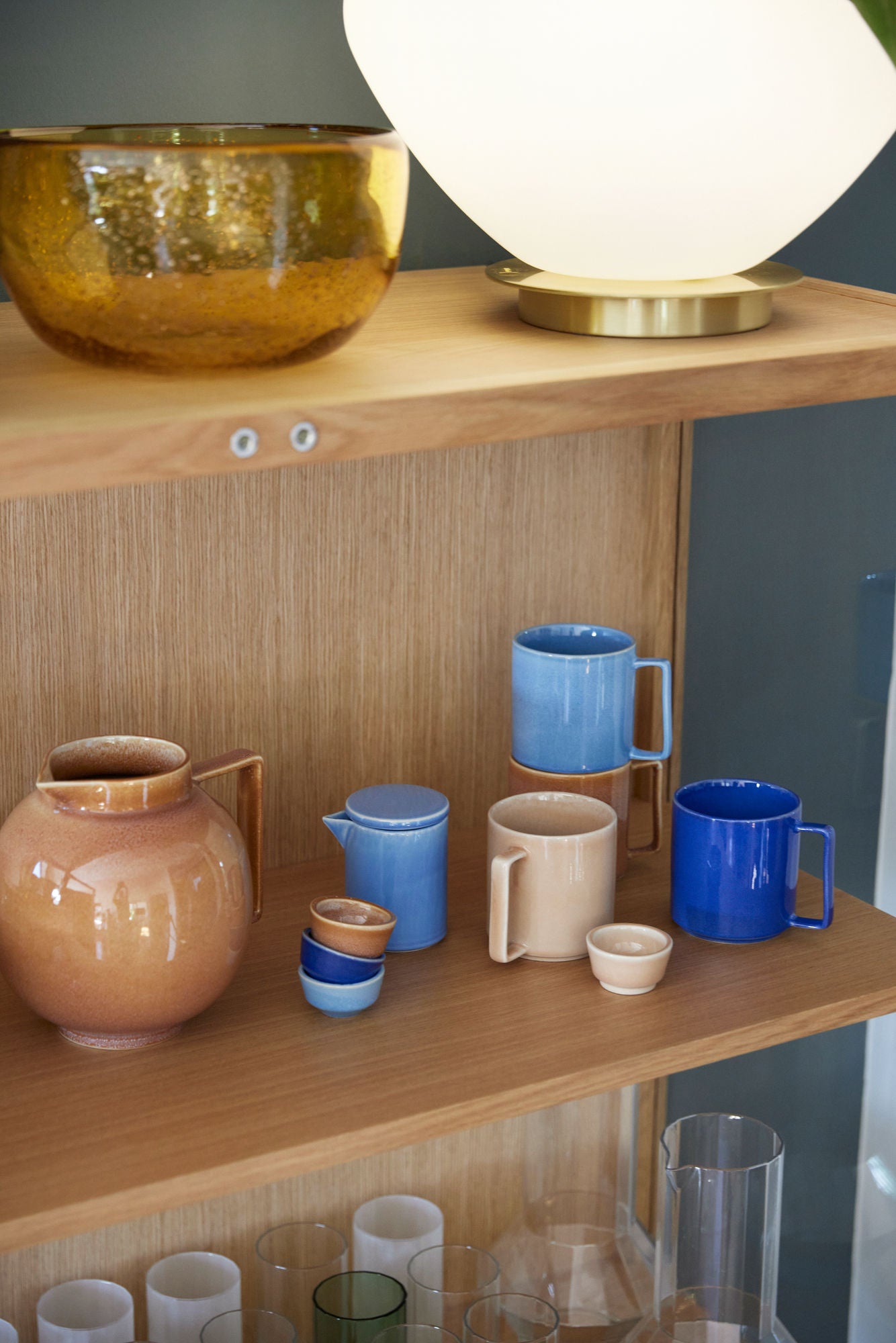 Hübsch Panorama -näytönkaappi Suuri Natural