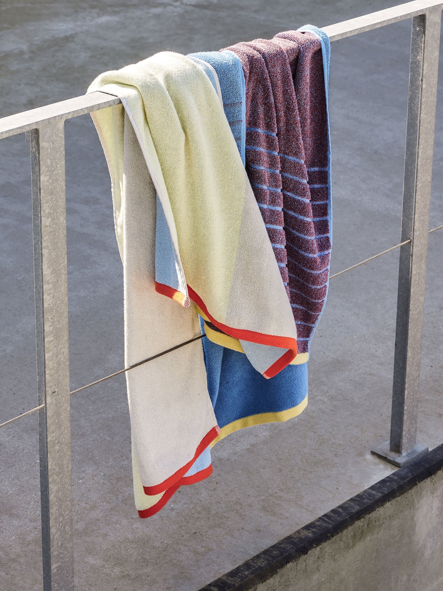 Hübsch Promenade -pyyhe iso violetti/sininen