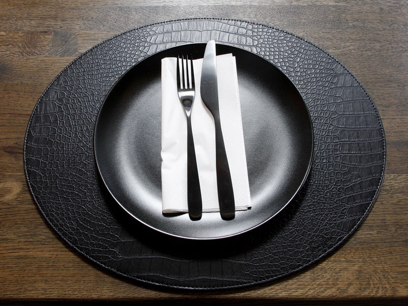 Soikea kansi lautasliina // musta letku kuvio pu - kova