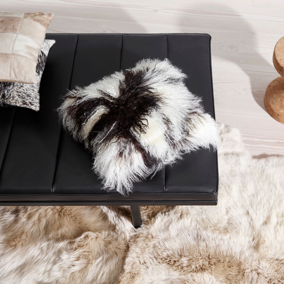 Lampaannahkainen tyyny | Kihara | Tiibet | 28x56 cm