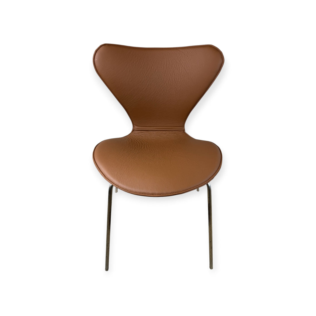 Koko kansi Arne Jacobsen 3107 -tuolille mustalla nahalla