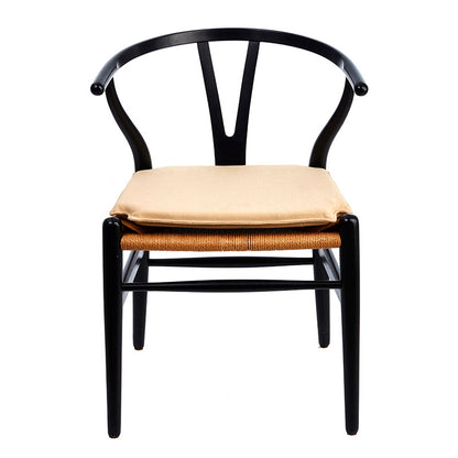 Tyyny Hans J. Wegner Y-tuolille CH24 kevyessä beige-kankaan pehmusteessa