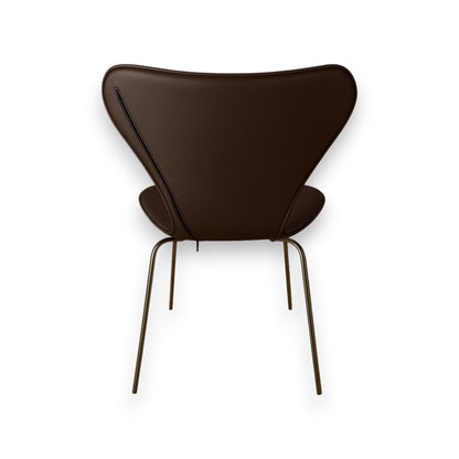 Koko päällinen Arne Jacobsen 3107 tuolille tummanruskeaa nahkaa