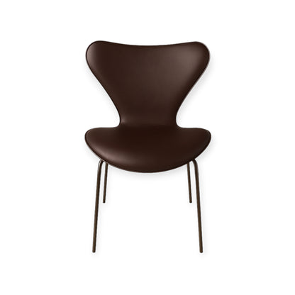 Koko päällinen Arne Jacobsen 3107 tuolille tummanruskeaa nahkaa