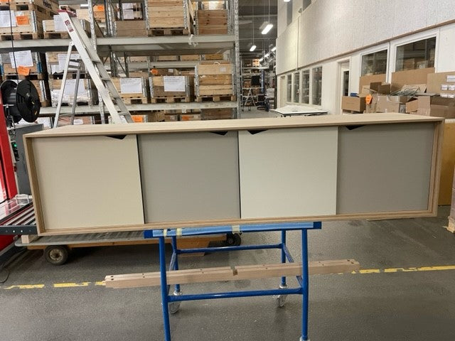 Näyttelymalli - Andersen Furniture - S1 -sivupöytä - L200XD50XH68 cm - Oak/Soap moniväriset ovet