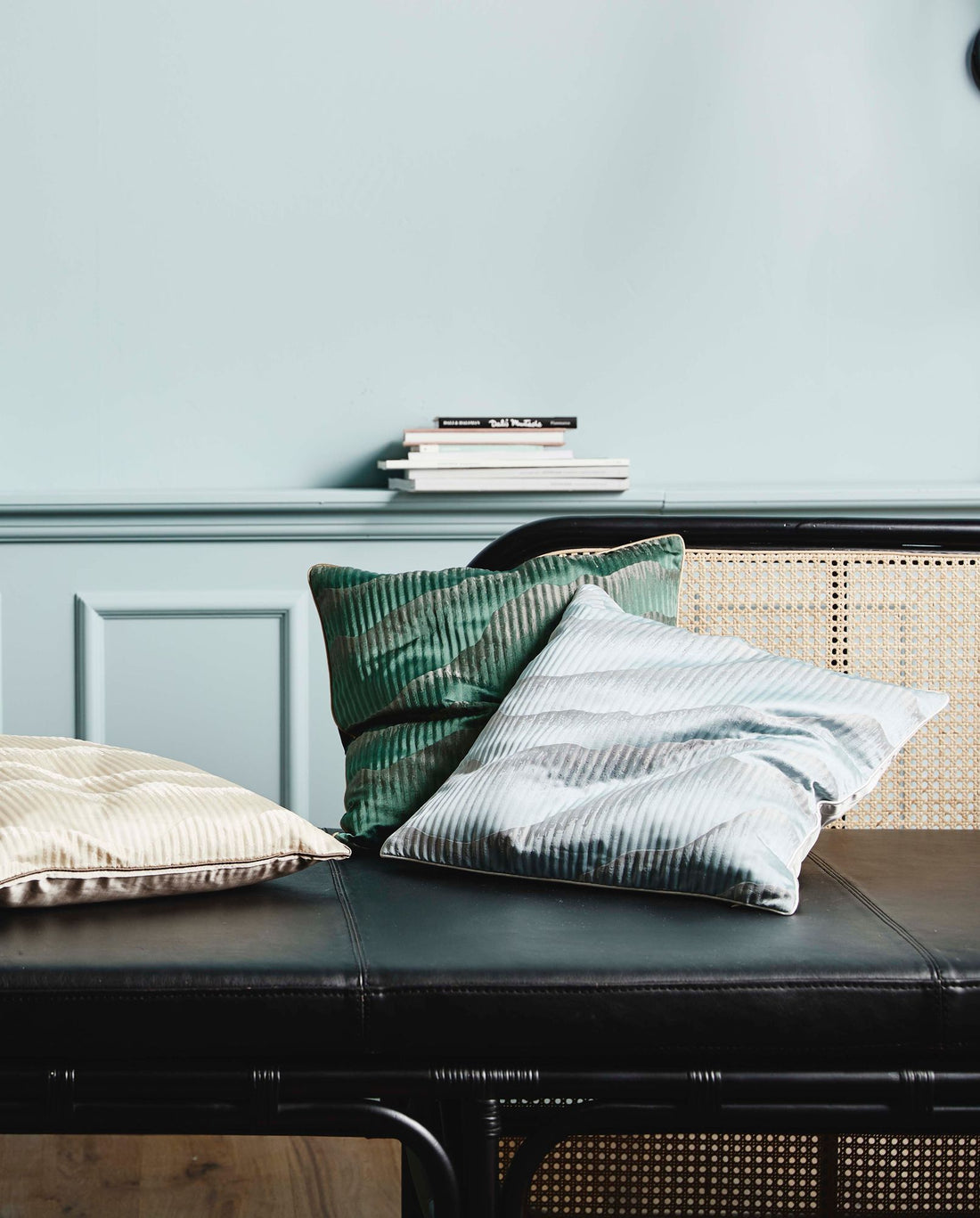 AVIR -tyynyn kansi satiinissa - 45x45 - vaaleansininen/harmaa