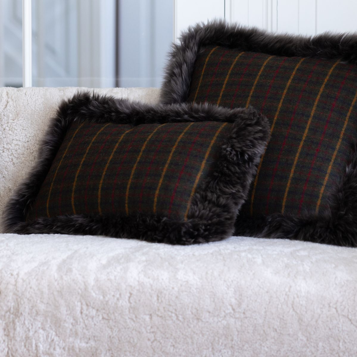 Tarkastettu kokoelma | Villatyyny | Pitkäkarvainen | Kaksipuolinen | 34x52 cm