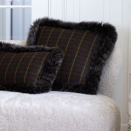 Tarkastettu kokoelma | Villatyyny | Pitkäkarvainen | Kaksipuolinen | 52x52 cm