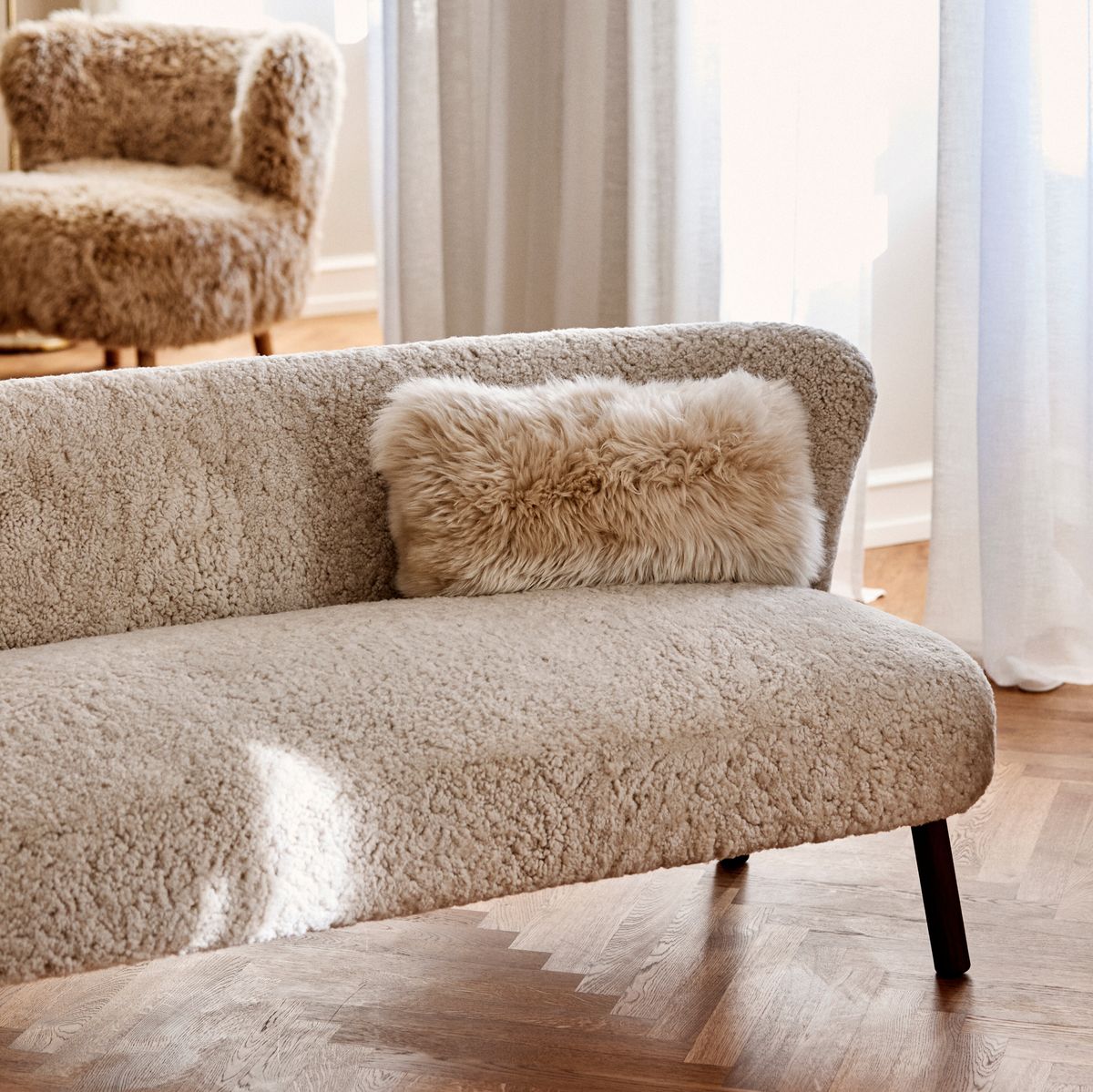 Emanuel 2-istuttava sohva | Design-huonekalut