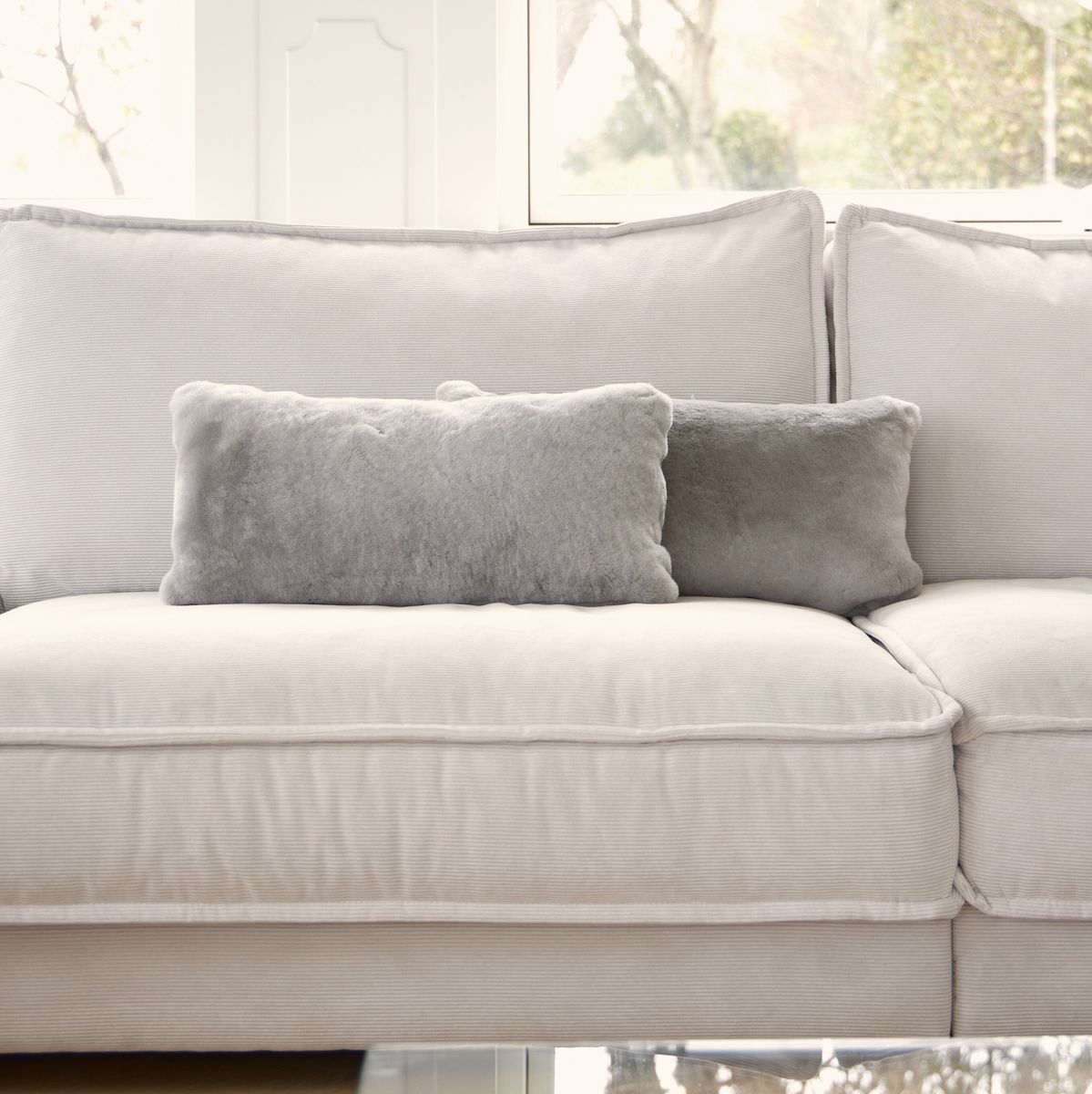 Lampaannahkainen tyyny | Mokasiini | Kaksipuolinen | 28x56 cm