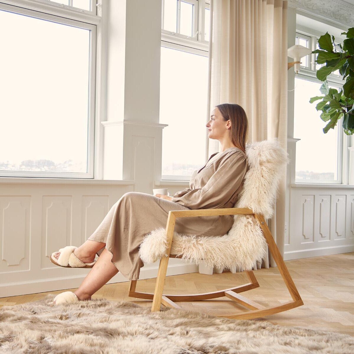 Keinutuoli tiibetiläisellä päällyksellä