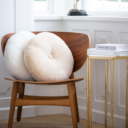 Lampaannahkainen tyyny | Mokasiini | Kaksipuolinen | Ø 45 cm