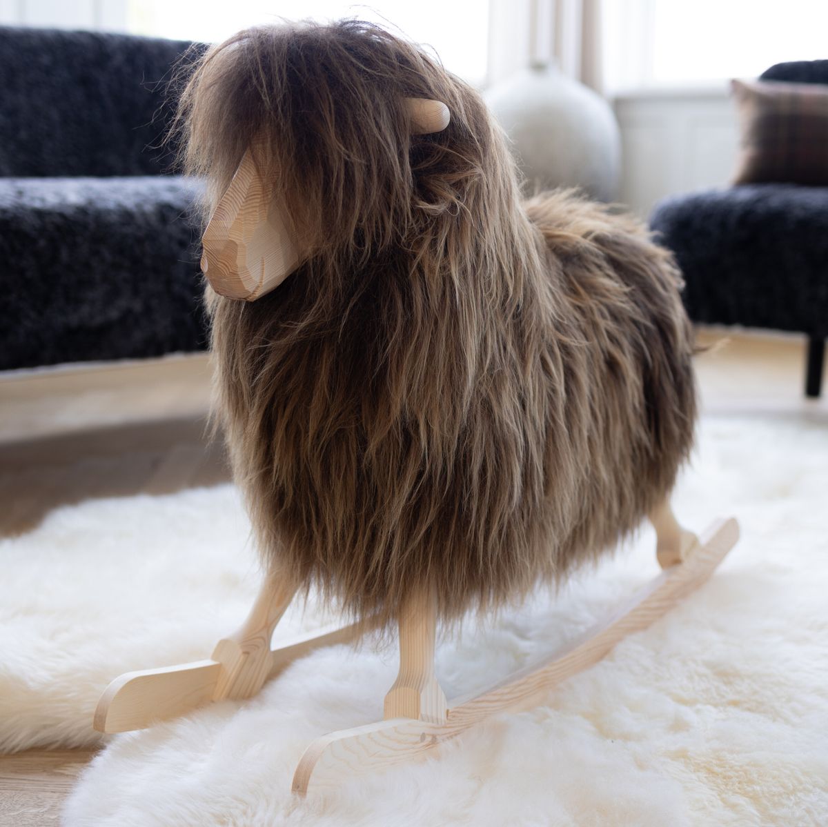 Manray Povl Kjer Design | Gotlannin lampaannahka | Iso P85xL25xK60 cm