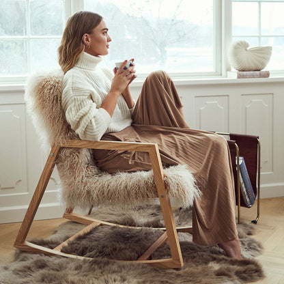 Keinutuoli tiibetiläisellä päällyksellä