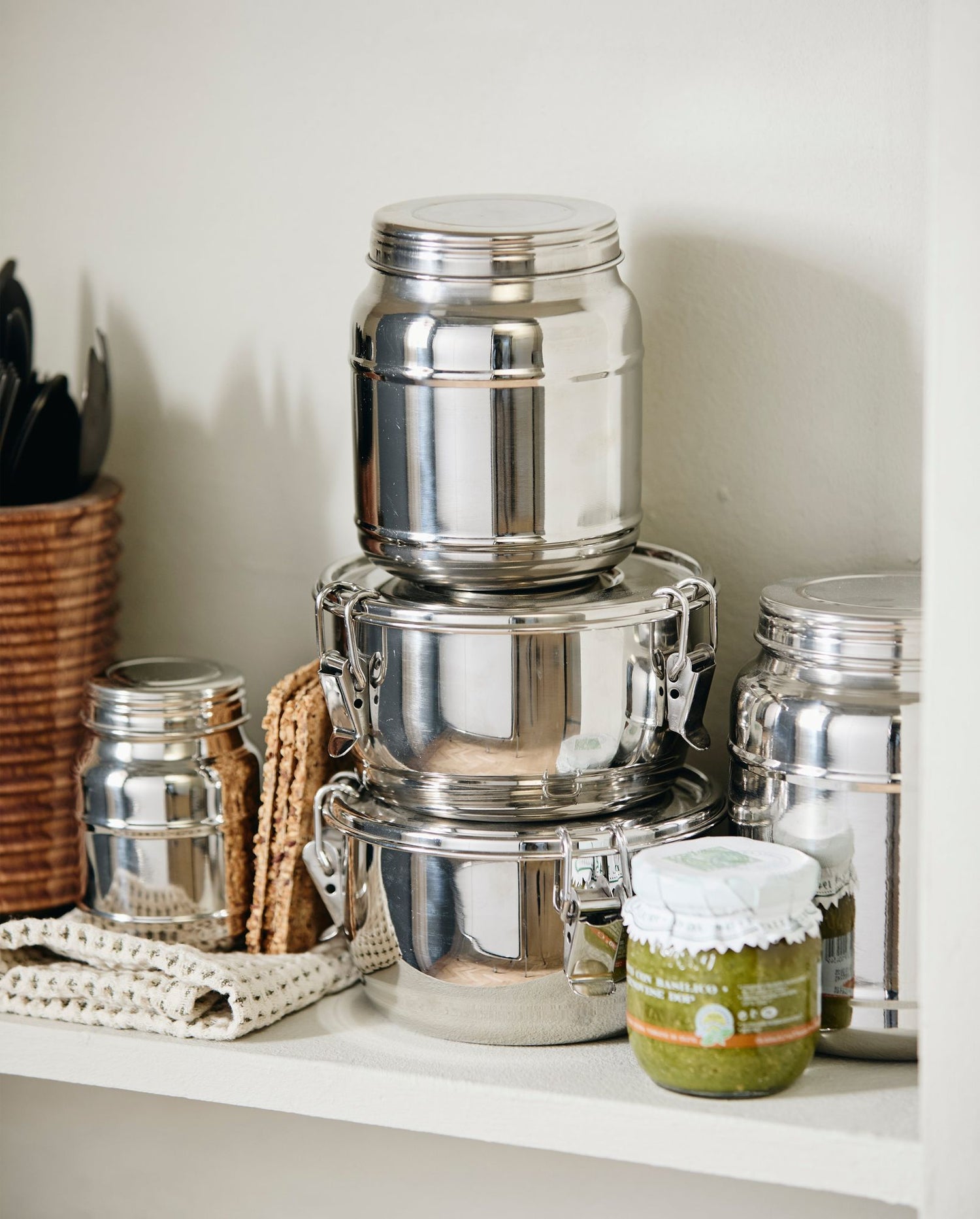 CANI ruostumattomasta teräksestä valmistettu säilytystölkki kannella - 1100 ml