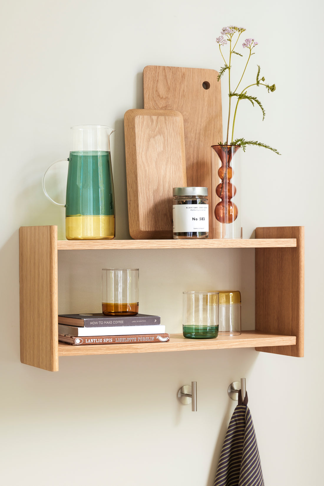 Vähemmän hyllyluonto - 62x20xh30cm