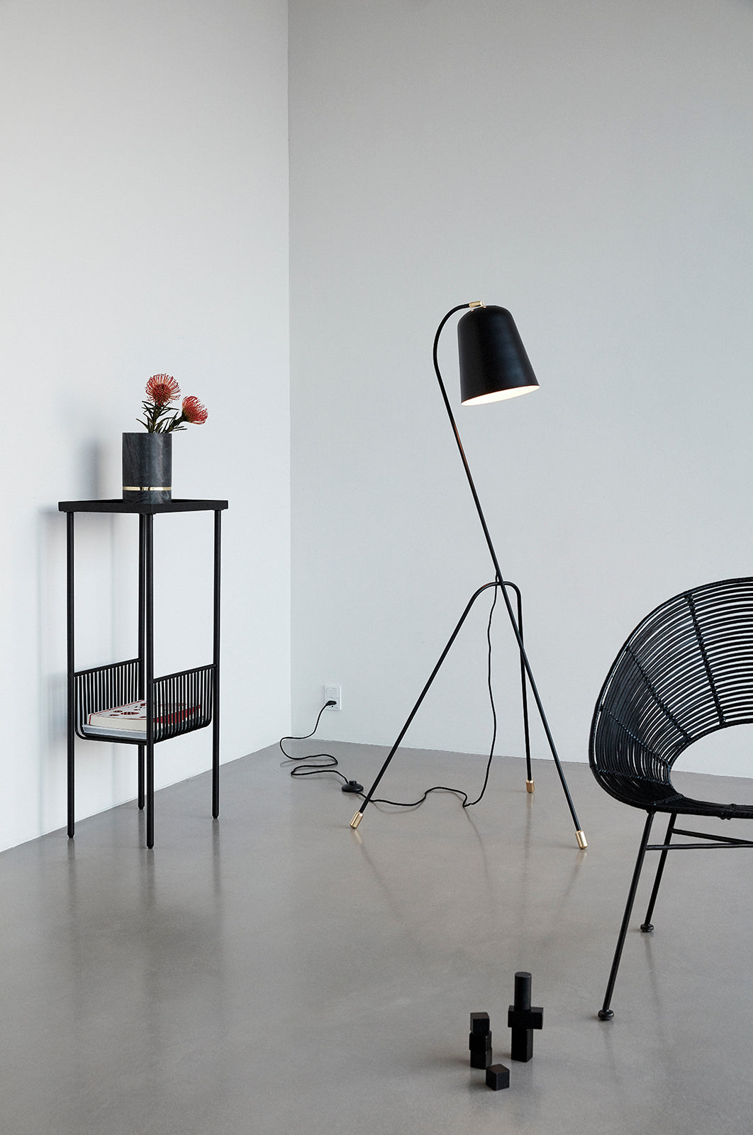 Eyrie -konsolipöytä pieni musta - 40x30xh93cm