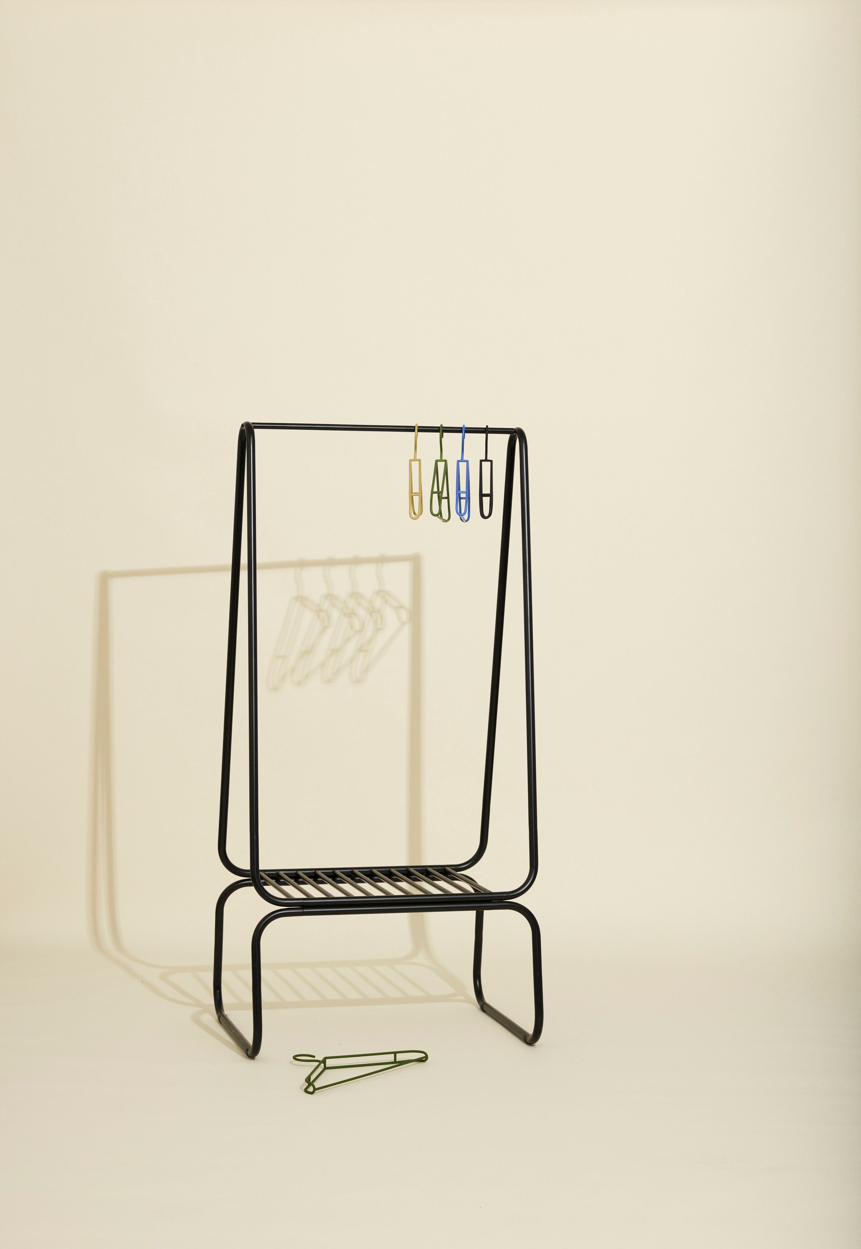 Levitä vaateteline pieni musta - 60x72xh157cm