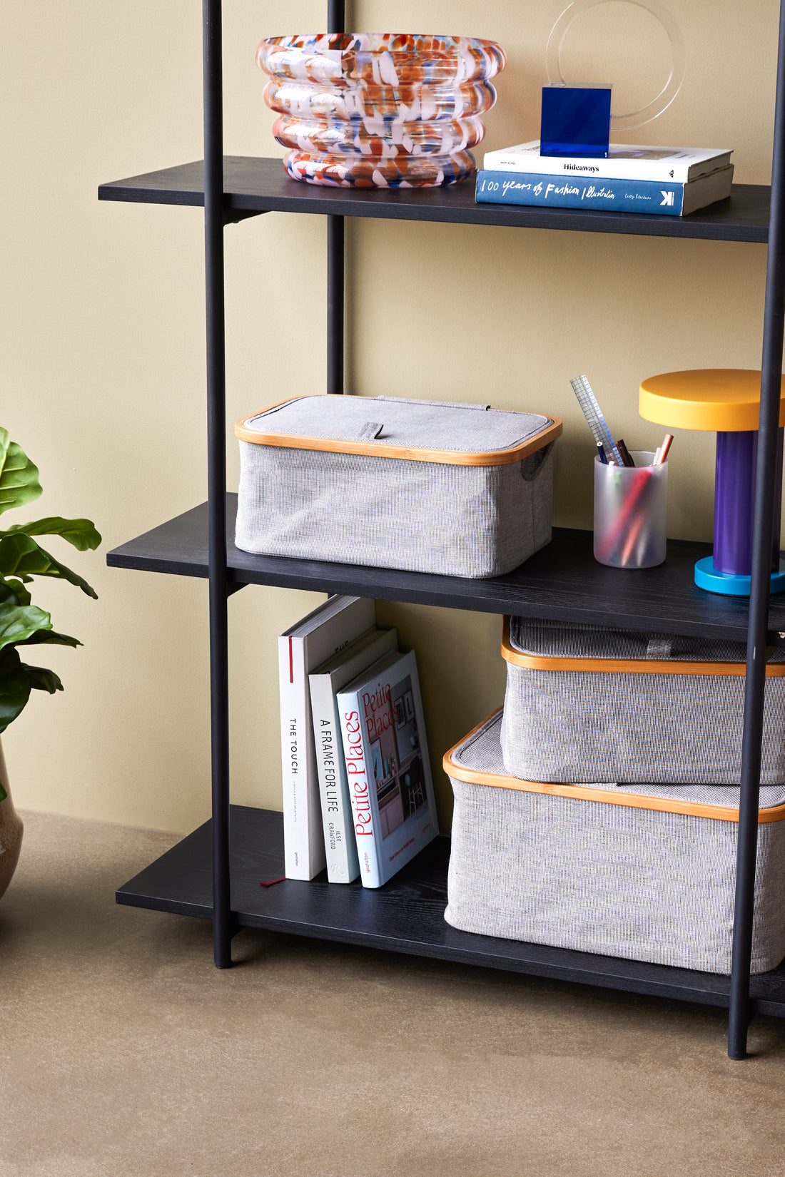 Normihylly yksi iso musta - 100x39xh150cm