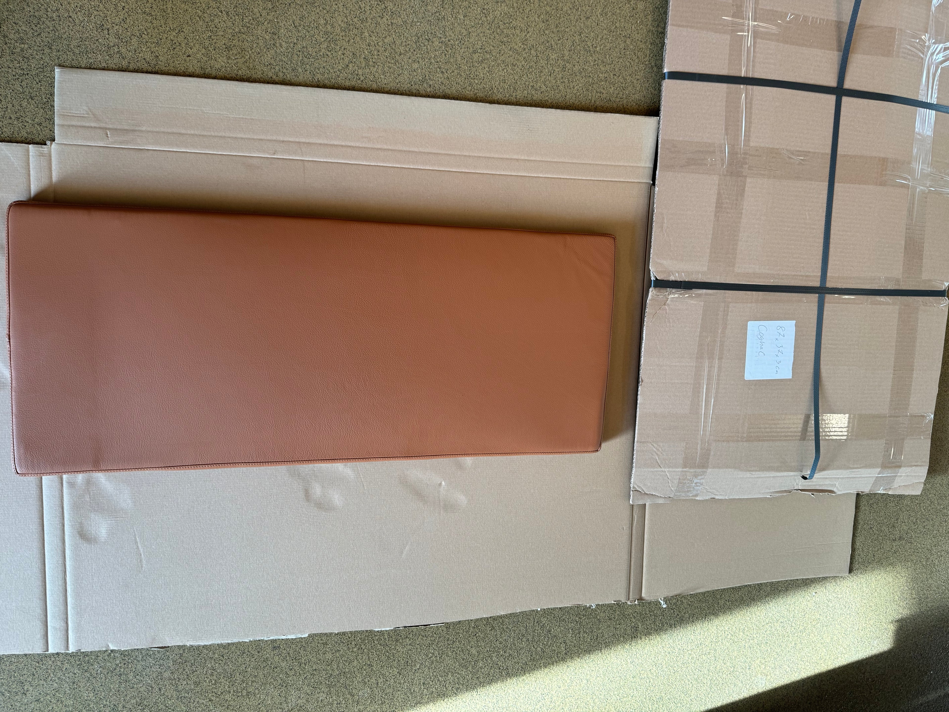 Konjakin nahkatyyny 87x37x3 cm