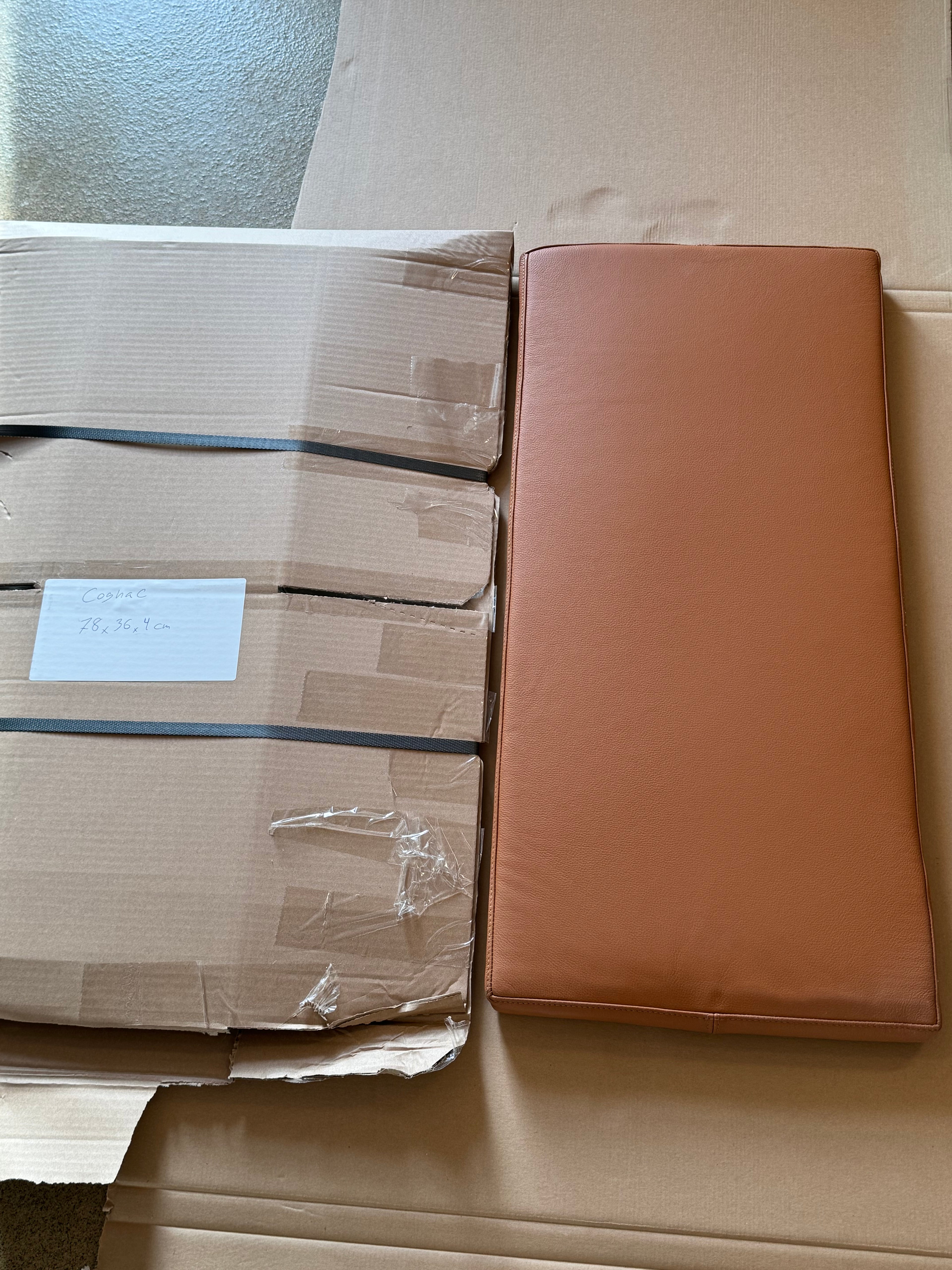 Konjakin nahkatyyny 71x52,5x3 cm