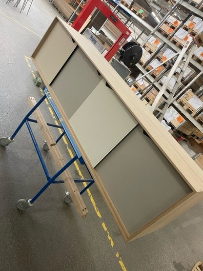 Näyttelymalli - Andersen Furniture - S1 -sivupöytä - L200XD50XH68 cm - Oak/Soap moniväriset ovet