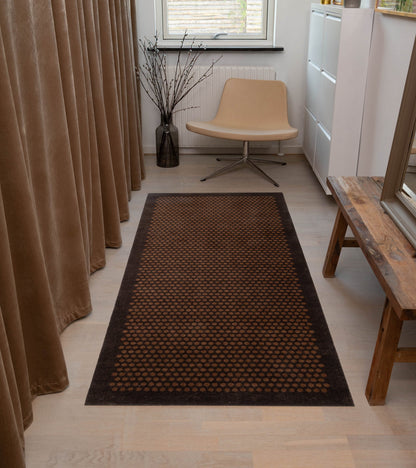 Uutiset - matto/oli 90 x 200 cm - dot/cognac -dark brown