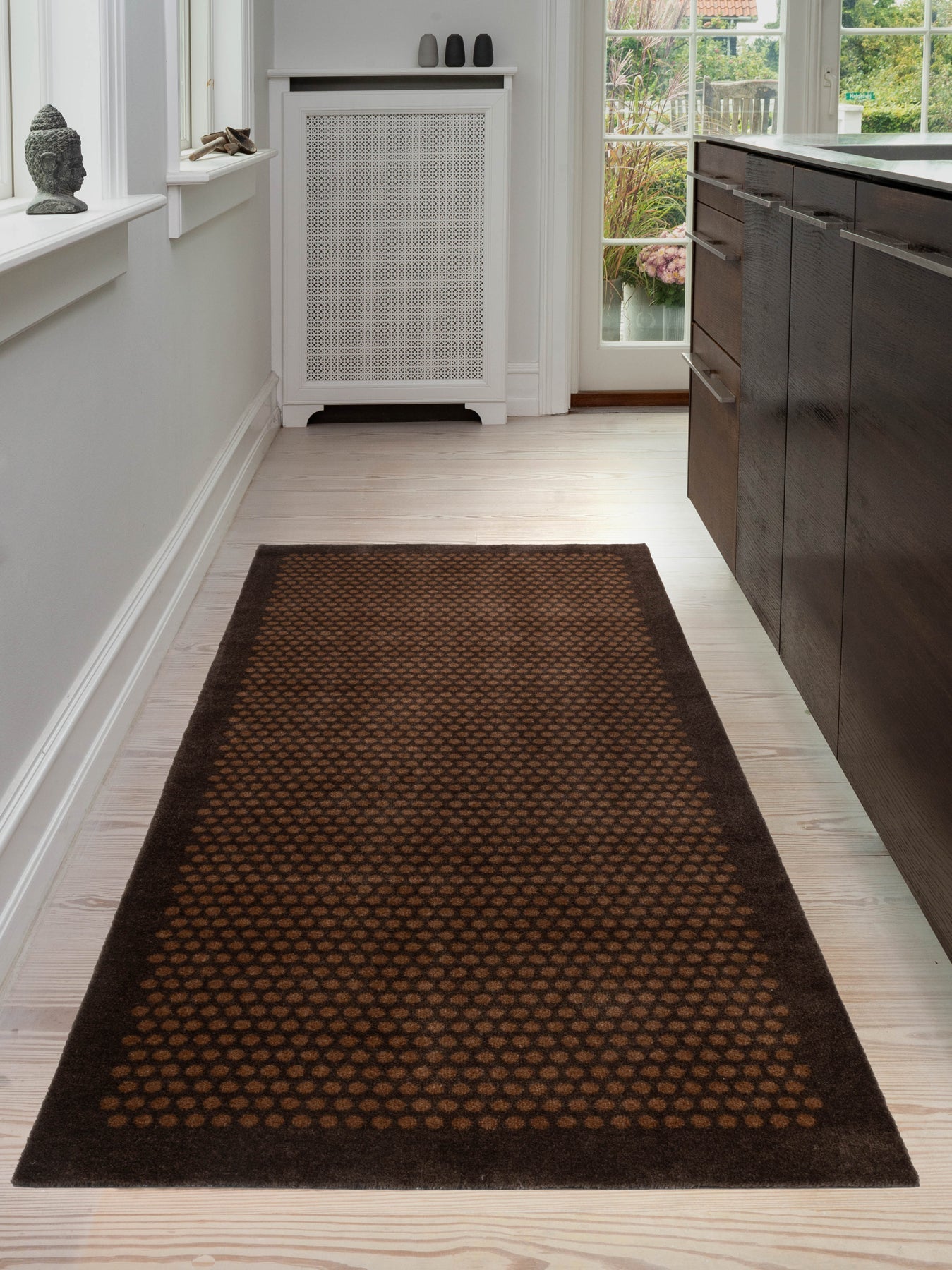 Uutiset - matto/oli 90 x 200 cm - dot/cognac -dark brown