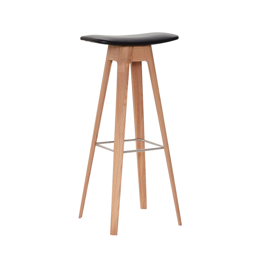 Andersen Furniture HC1 barstol - sæde i sort læder - understel i eg/hvidpigmenteret - H80 cm - DesignGaragen.dk.
