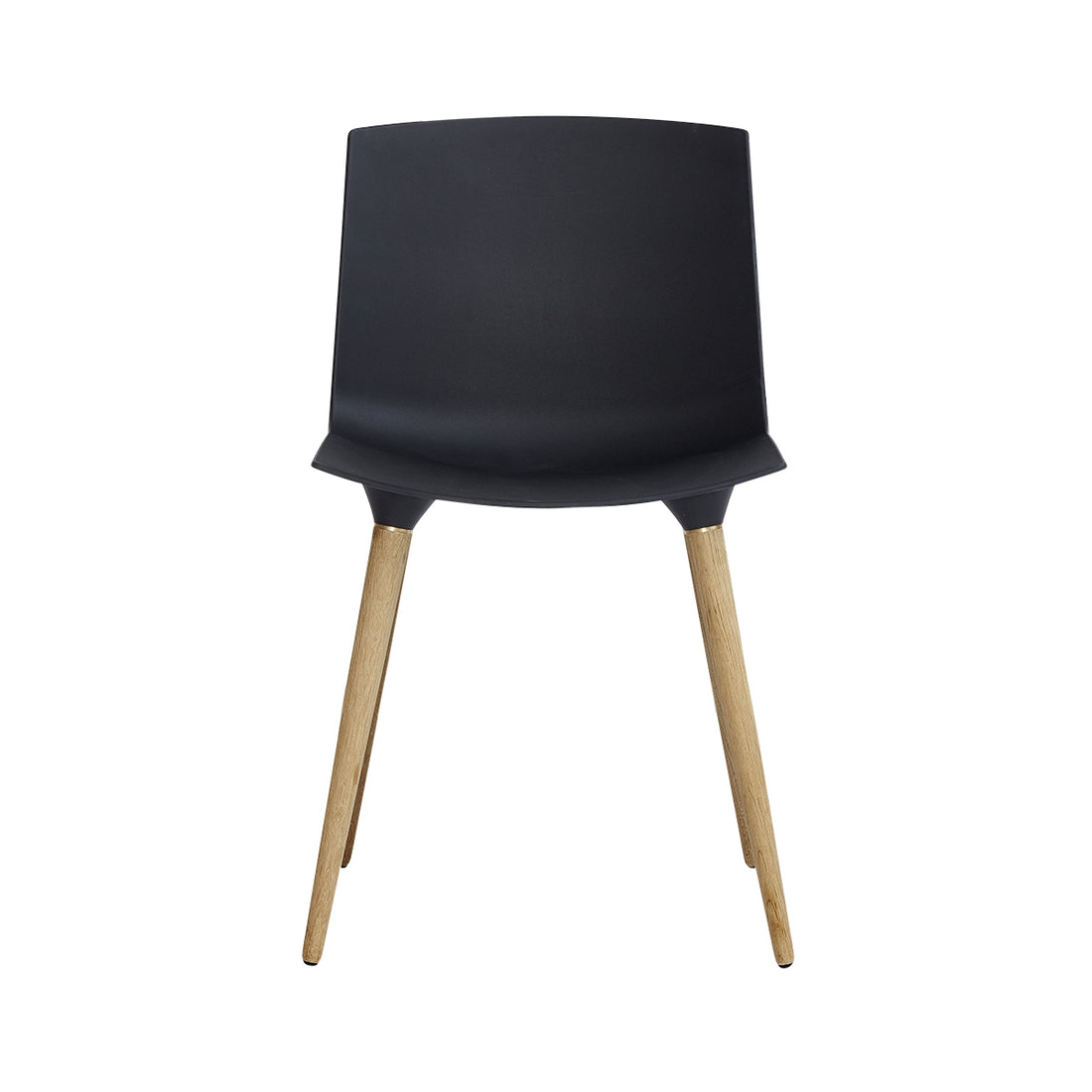 TAC - SÆDE I SORT - BEN I EG/ KLAR MAT LAK - Andersen Furniture - DesignGaragen.dk