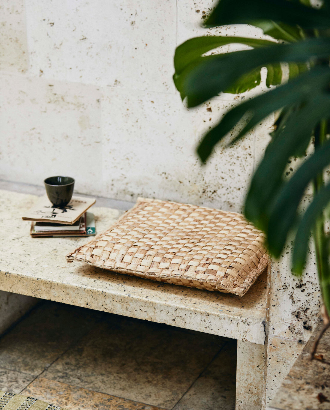 Punotettu lattiatyyny punoksessa