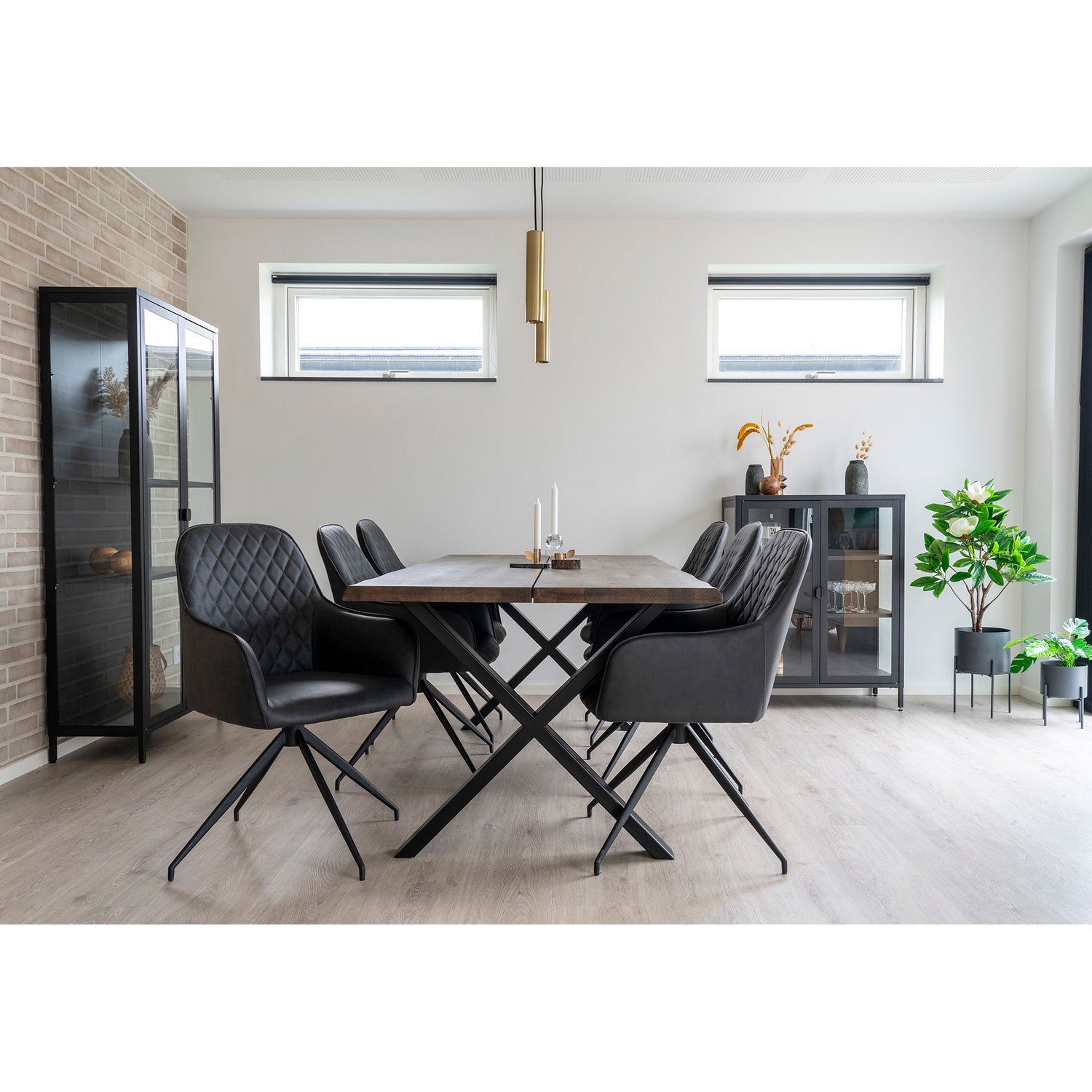 House Nordic - Harbo -ruokapöydän tuoli kääntyvällä jalalla