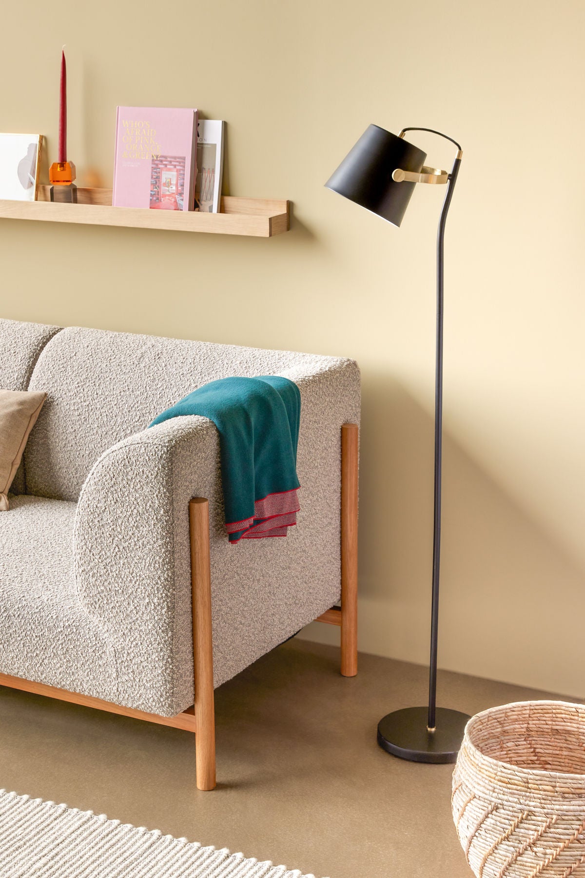 Hübsch arkkitehti lattiavalaisin musta/messinki väri