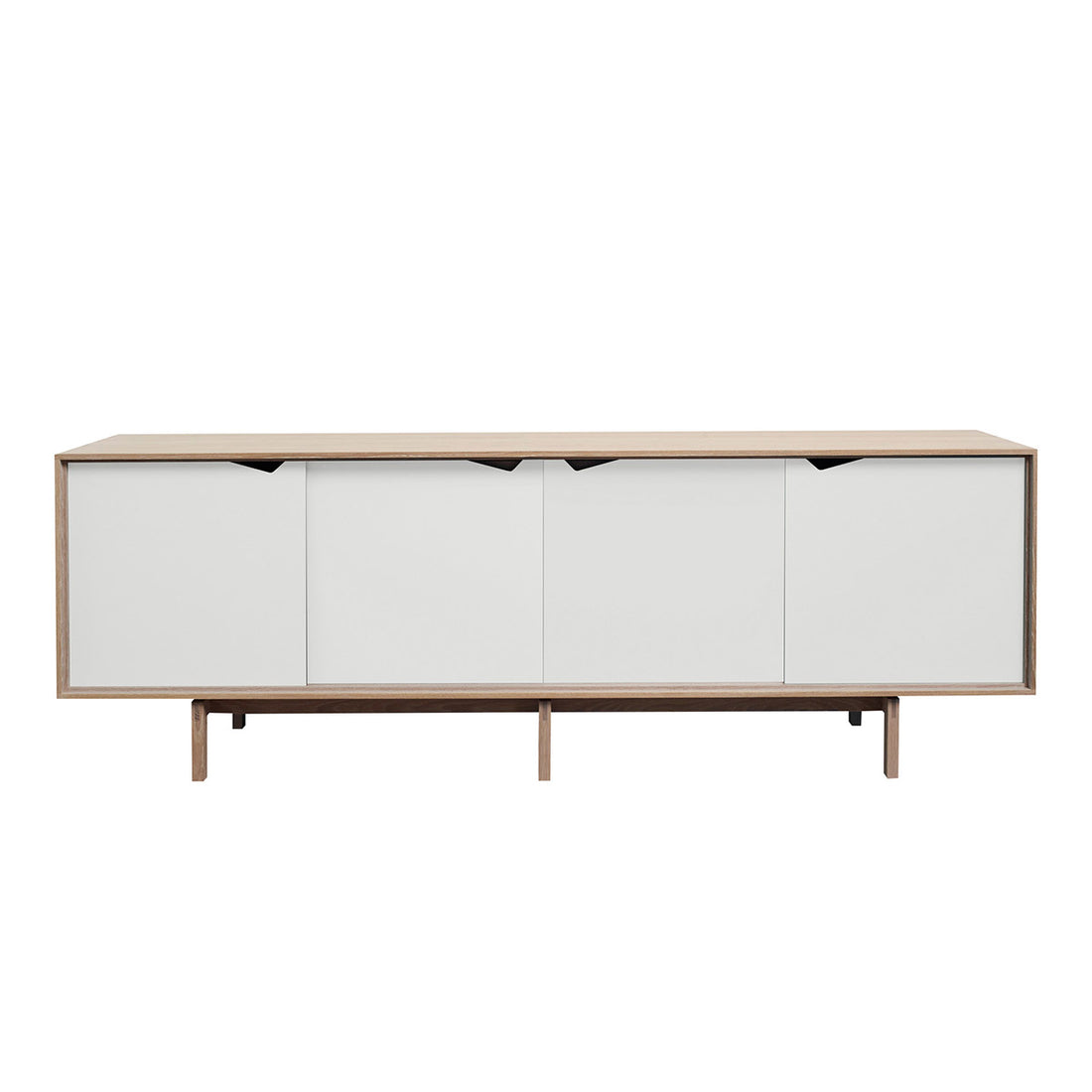 Andersen Furniture S1 sideboard - L200xD50xH68 cm - eg/sæbe med hvide låger - DesignGaragen.dk.