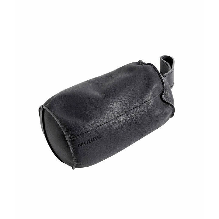 Muubs Dørstopper Camou 3 kg. - Sort MUUBS 11 - Bøffel læder MUUBS 11 - H: 20 Ø: 12 cm - DesignGaragen.dk.