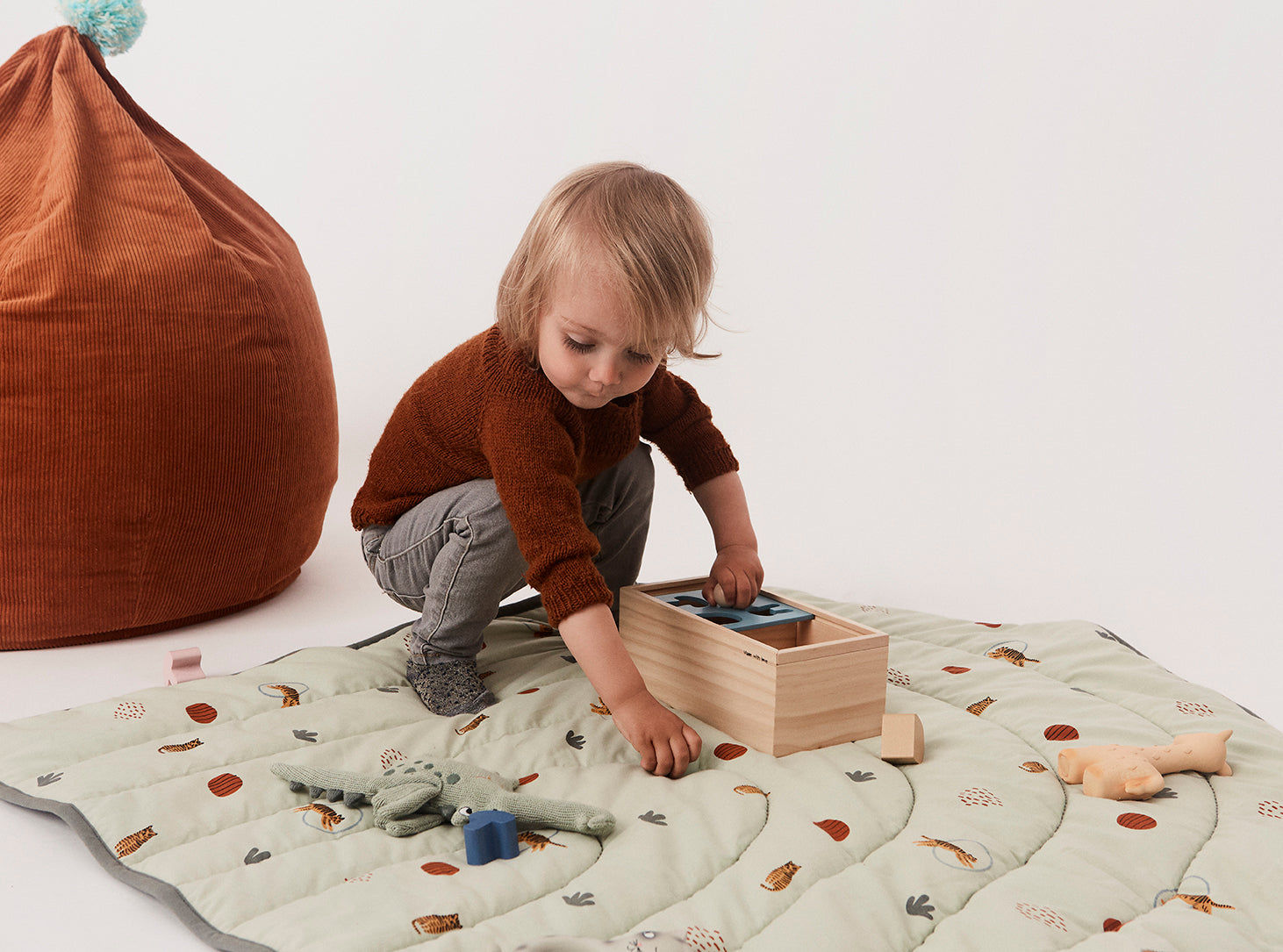 Oyoy Mini Velvet Bag -tuoli - karamelli