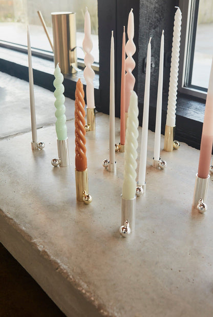 Oyoy Living Palloa -kynttilä - korkea - messinki