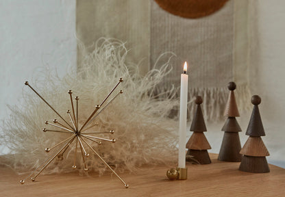 Oyoy asuu Palloa -kynttilänjalka - pieni messinki