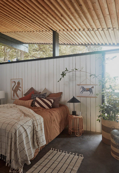 Oyoy asuva sateenkaaren jakkara