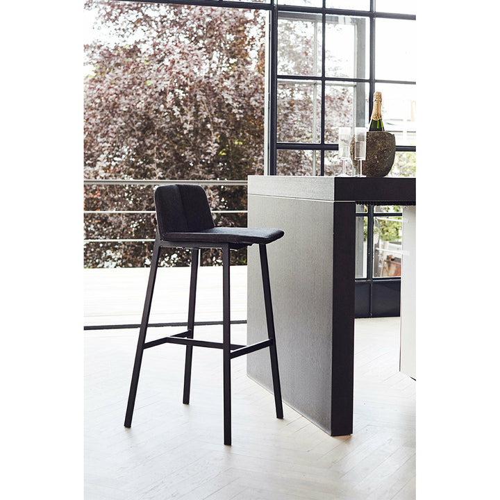 Muubs Barstol Chamfer Anthracite 65 - Antracit/Sort - Kanvas stof/Powder coated met. W49 H84 D41cm - DesignGaragen.dk.