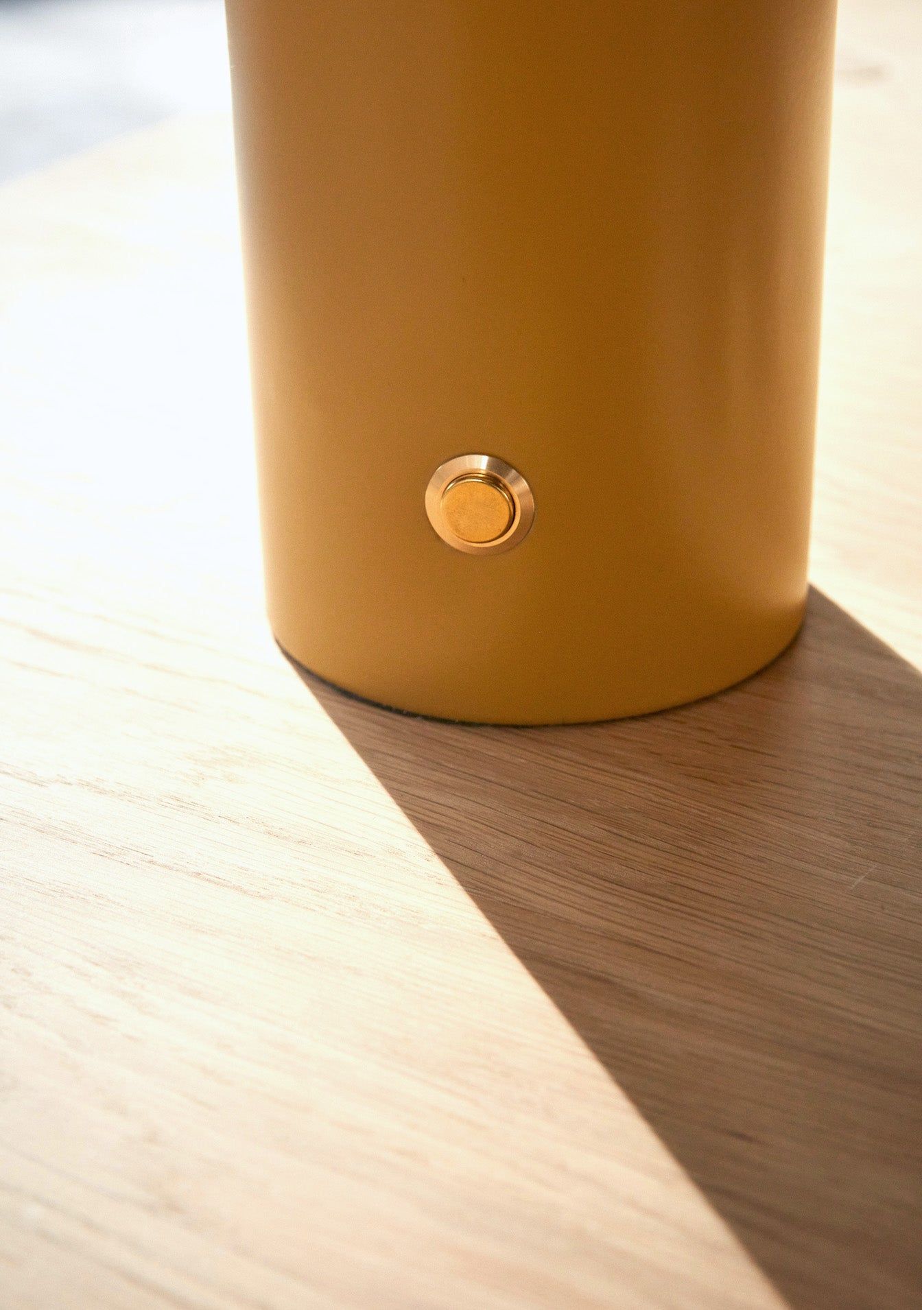 Oyoy Living Hatto -pöytävalaisin (EU)