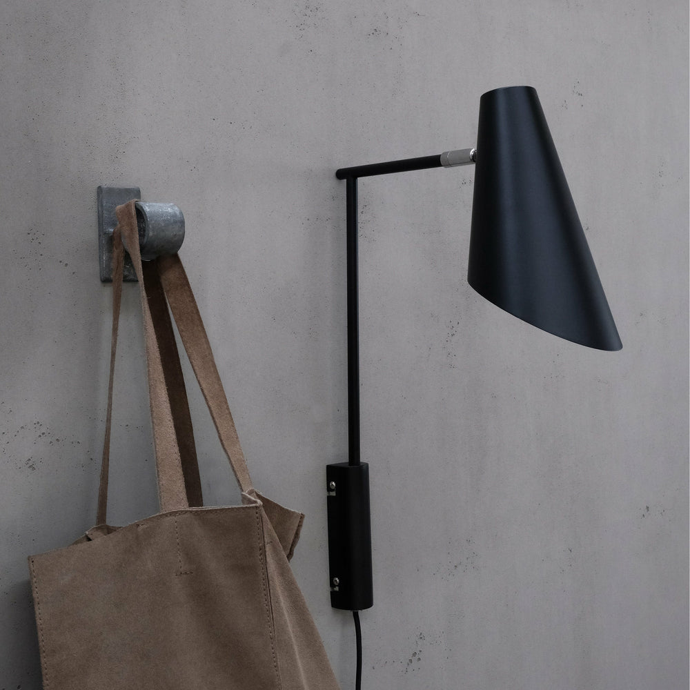 Dyberg Larsen Cale væglampe m. udhæng - Ø27,5xH46cm - DesignGaragen.dk.